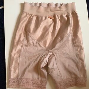 AUBERGINE SZ XS, STYLE 5002. PINK SHAPEWEAR